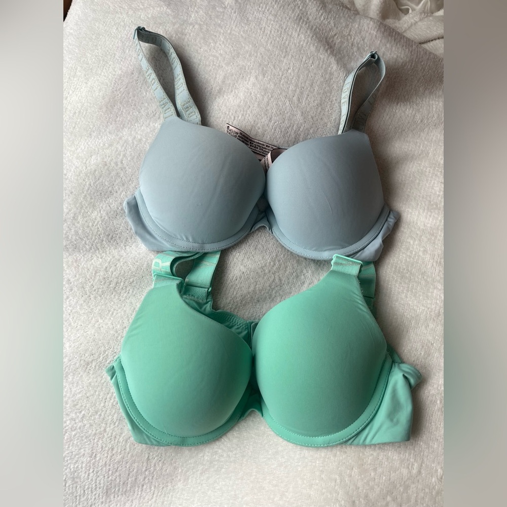 Bundle of 2 Victoria’s secret Bras